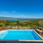 بيت للعطل Nice Home In Malinska مالينسكا