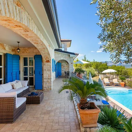 بيت للعطل Nice Home In Malinska