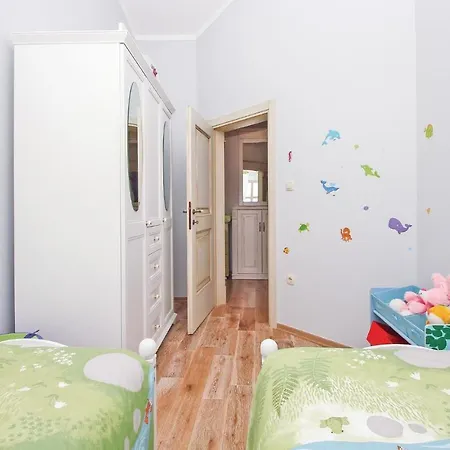 Stunning Home In Malinska With Wifi *