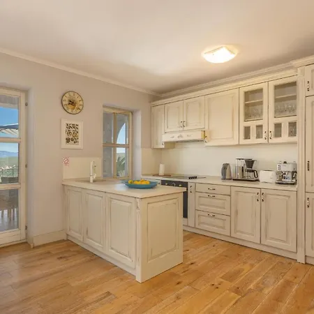 Stunning Home In Malinska With Wifi Holiday home *