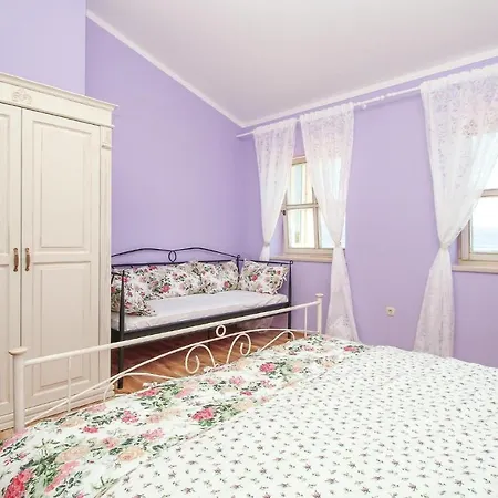 Stunning Home In Malinska With Wifi Holiday home *