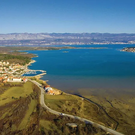 Stunning Home In Malinska With Wifi Holiday home Malinska